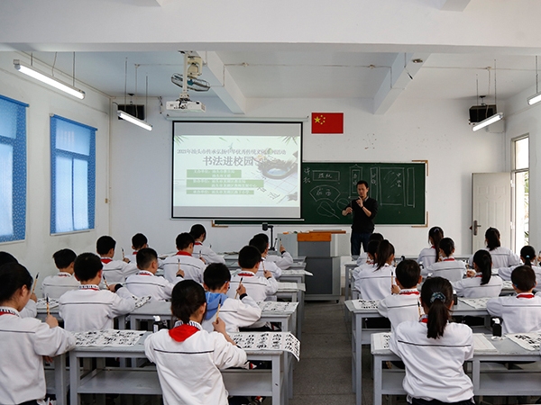汕头市“书法进校园”活动走进龙湖区渔下小学