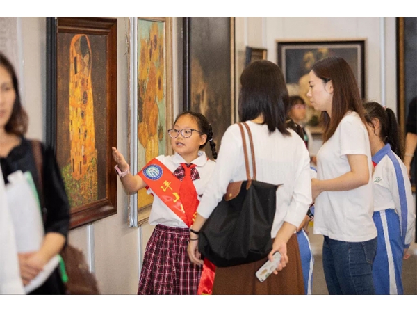 “百幅名画进校园”活动在深圳中小学展开
