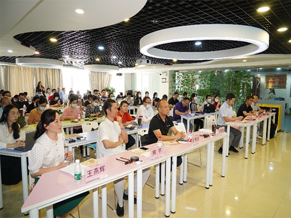 以美育人中的“智慧之美”——广州市智慧教育示范区系列活动之信息技术在美育中的智慧化应用培训会举行
