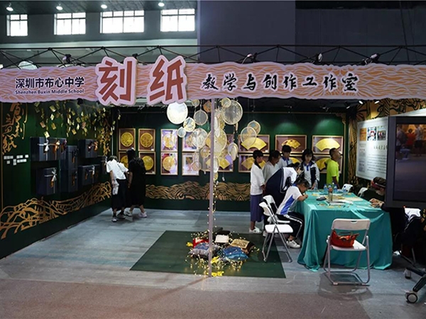 以艺术的方式关注世界——学科融合的高中美术课程新路径